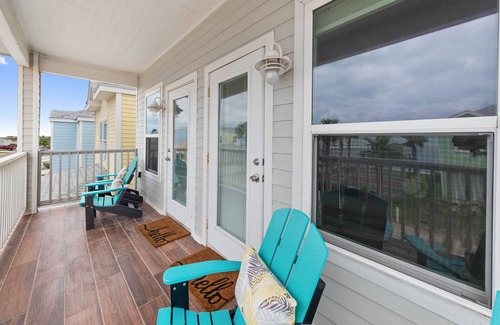 Port Isabel House | Bayfront Cottage - Pool - Hot Tub - Close to Beach
