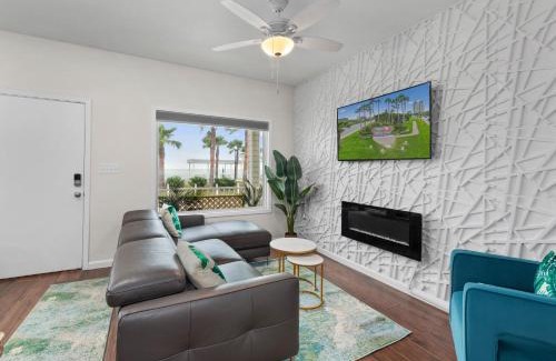 Port Isabel House | Bayfront Cottage- Pool - Hot Tub - Close to Beach
