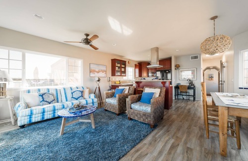 Mission Beach House | Bayfront Dream - Bay Views, Rooftop, W/D & Garage