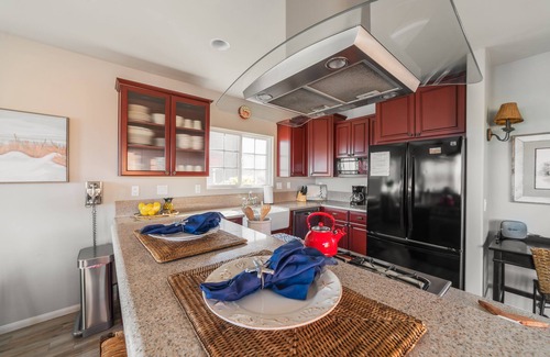 Mission Beach House | Bayfront Dream - Bay Views, Rooftop, W/D & Garage