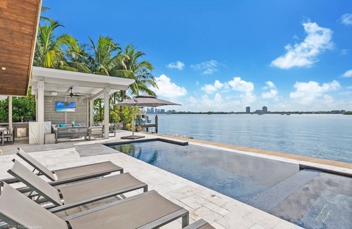 Seybold Villa | Bayfront Escape Poolside Luxury Villa with Sunset Views