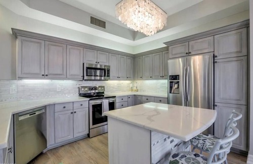 Redevelopment Area Apartment | Bayfront - Fifth Av., in the heart of Naples