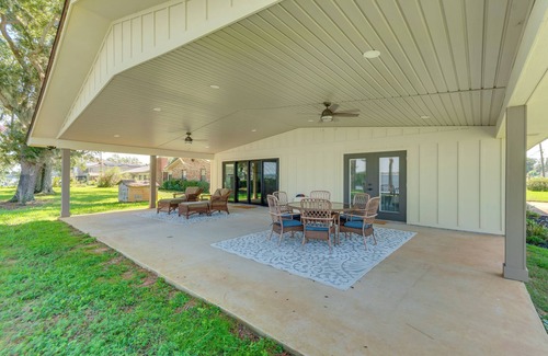 Ono Island House | Bayfront Gem: Patio & Fire Pit in Pensacola