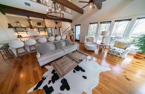 Plantation House | Bayfront, Handi-cap Accessible w/Pool & Elevator, Kayaks