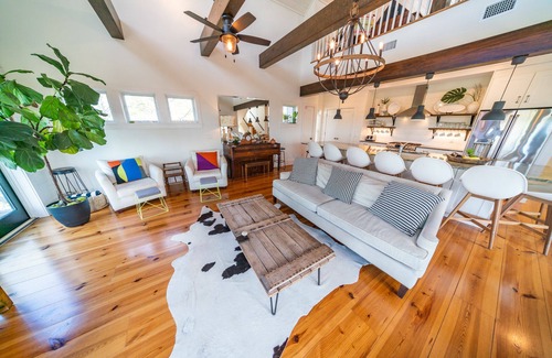 Plantation House | Bayfront, Handi-cap Accessible w/Pool & Elevator, Kayaks