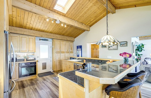 Poulsbo House | Bayfront Home w/Private Beach in Poulsbo!