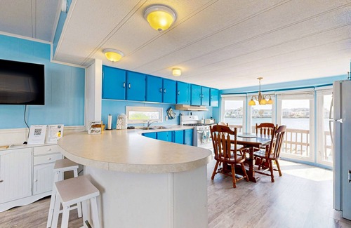 Montego Bay House | Bayfront mobile home with private dock, shared pools, & tennis court