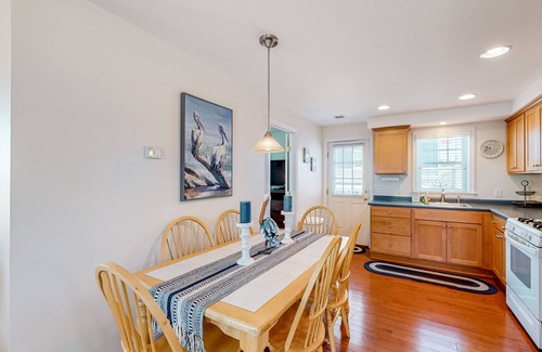 Hampton House | Bayfront nautical-themed home with central AC, washer/dryer, & gas grill