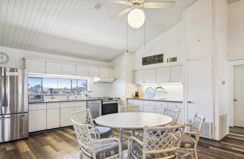 Galveston House | Bayfront Retreat | Bay Views, Fantastic Sunsets