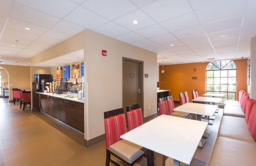 Bonita Springs Hotel | Baymont by Wyndham Bonita Springs