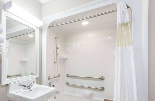 Cambridge Hotel | Baymont by Wyndham Cambridge