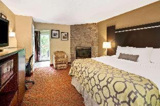 Gatlinburg Hotel | Baymont by Wyndham Gatlinburg On The River
