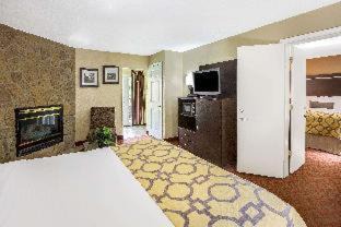Gatlinburg Hotel | Baymont by Wyndham Gatlinburg On The River