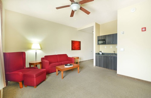 Grand Forks Hotel | Baymont by Wyndham Grand Forks