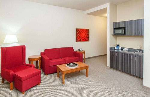 Grand Forks Hotel | Baymont by Wyndham Grand Forks