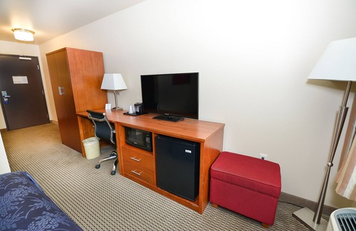 Grand Forks Hotel | Baymont by Wyndham Grand Forks