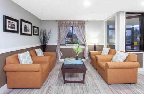 Grand Haven Hotel | Baymont by Wyndham Grand Haven