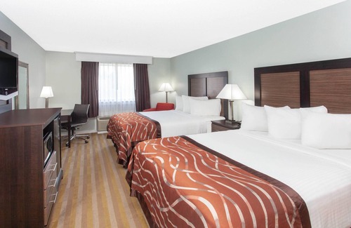 Grand Haven Hotel | Baymont by Wyndham Grand Haven