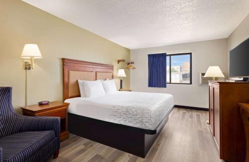 Hutchinson Hotel | Baymont by Wyndham Hutchinson