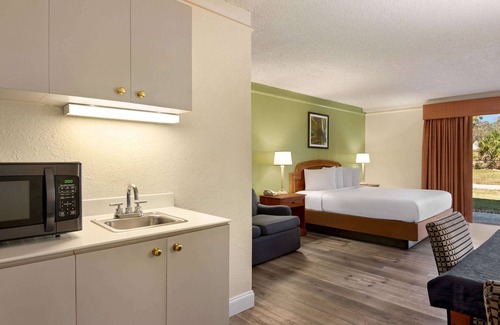 Daytona Beach Hotel | Baymont by Wyndham Intl Speedway/I-95/Daytona Beach