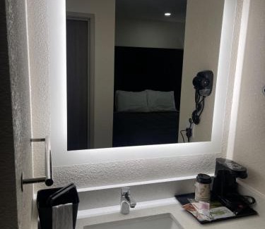 Iowa Hotel | Baymont by Wyndham Iowa Lake Charles