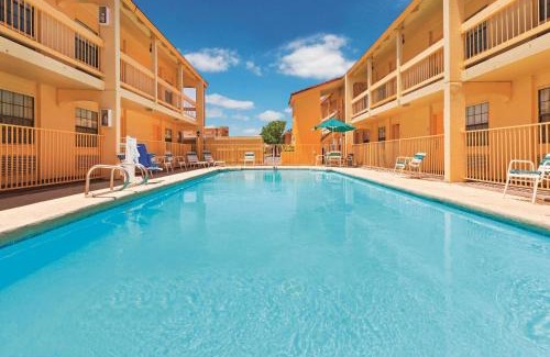 Downtown Hotel | Baymont by Wyndham Lubbock - Downtown Civic Center