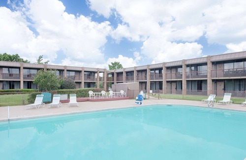 Paris Hotel | Baymont by Wyndham Paris