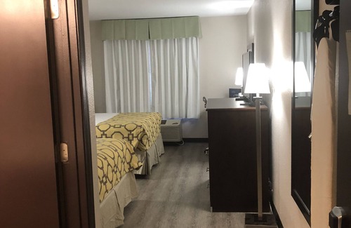 Estrella Hotel | Baymont by Wyndham Phoenix I-10 near 51st Ave
