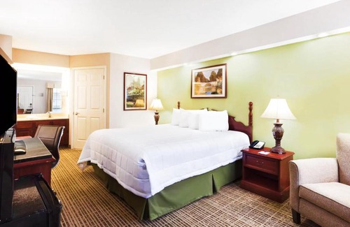 Tullahoma Hotel | Baymont by Wyndham Tullahoma