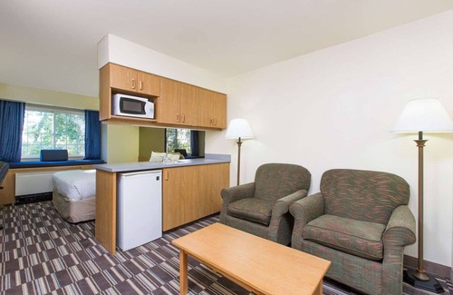 Spenard Hotel | Baymont Inn & Suites by Wyndham Anchorage Airport