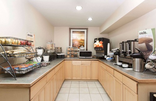 Spenard Hotel | Baymont Inn & Suites by Wyndham Anchorage Airport