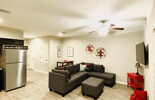 Lake Charles Apartment | 🦞BAYOU BLISS. KNG BED/WIFI.LONG STY BIG DISCNTS🦞
