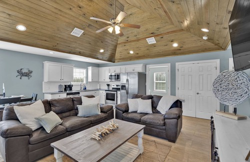 Hackberry House | Bayou Teal Lodge