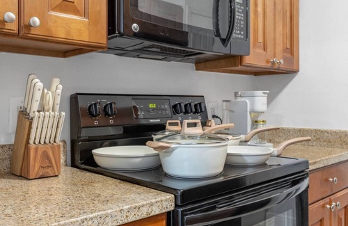 New Suburb Beautiful Apartment | Bayshore Bliss | Pool, Gym & free Parking Included