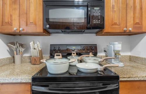 New Suburb Beautiful Apartment | Bayshore Bliss | Pool, Gym & free Parking Included