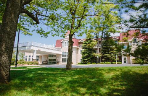 Traverse City Hotel | Bayshore Resort