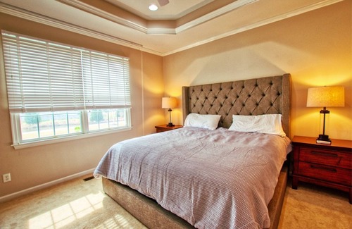The Commons House | Bayside * 3 BR Luxury House * Sleeps 10-12