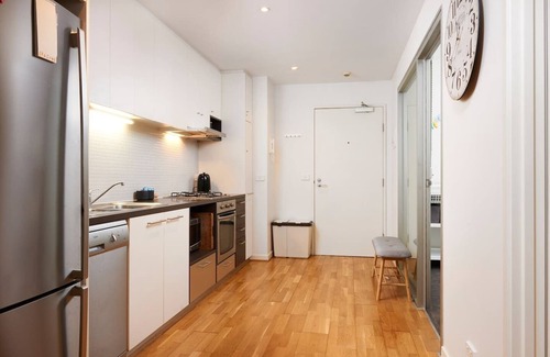 Port Melbourne Apartment | Bayside Apartment in the Heart of Port Melbourne