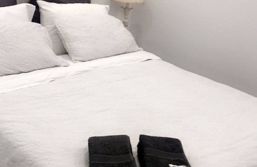 Sans Souci House | Bayside cottage in Sans Souci -Discounts available for long stays