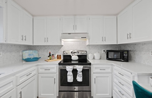 Siesta Key Condo | Bayside Escape-Condo w/Dock, Pool, and Near Beach