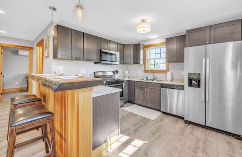 Trenton Apartment | Bayside Landing- 2 bed & 15 mins to Acadia!