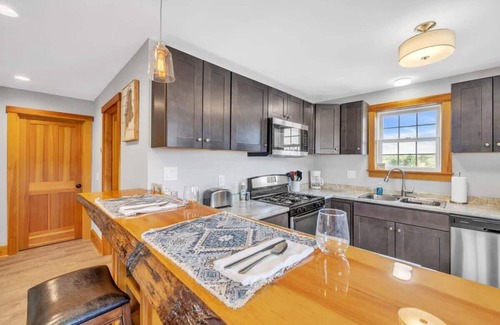 Trenton Apartment | Bayside Landing- 2 bed & 15 mins to Acadia!