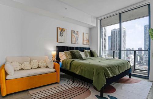 Downtown Miami Apartment | Bayside LuxePad King and Queen 2Bed 2Bath with Water Views, Gym, Lounge, Hottub