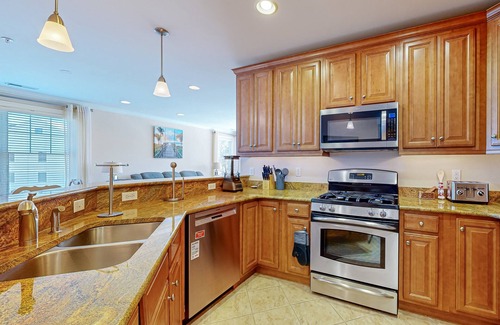 Sun Ridge Condo | Bayside Resort condo w/shared pools, hot tub, sauna & tennis courts