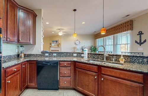 Sun Ridge Condo | Bayside Resort dog-friendly condo with golf, pools, gyms, hot tubs, tennis, AC