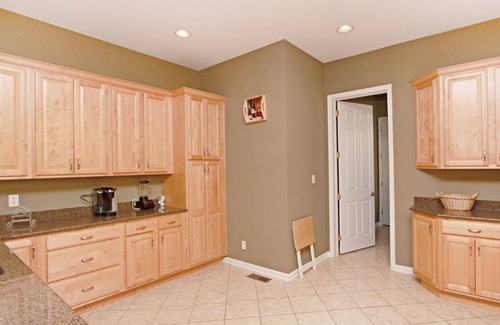 The Commons House | Bayside Resort house w/shared sauna, private gas grill, golf on-site & fireplace