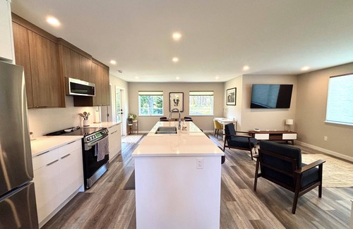Sliammon House | Bayside Retreat Ocean View/Hobby Farm