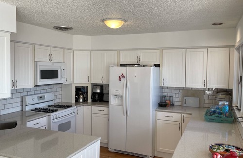 Southend House | Bayside Retreat with Fabulous Views, Short walk to the Beach, Marvelous Sunsets