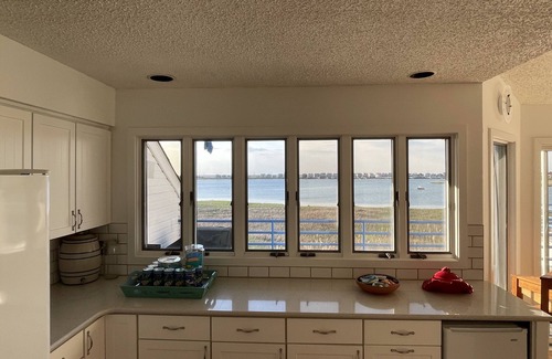 Southend House | Bayside Retreat with Fabulous Views, Short walk to the Beach, Marvelous Sunsets