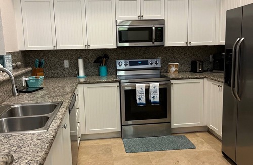 Alice Town House | Bayside Single-Family Home 4 BR 4 BA Bimini Bay Bahamas